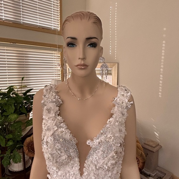 YSA Makino fit n flare Wedding Gown Size 12 NWT Off white - Picture 3 of 16